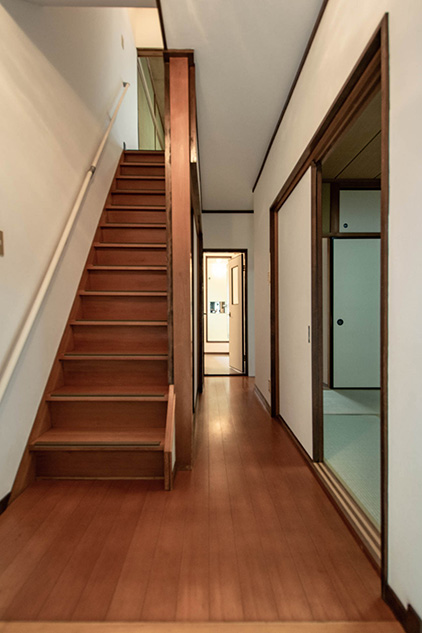1F hallway and stairs＿Retro Home to Enjoy Hobbies & Work (Chudoji-Maedacho, Shimogyo Ward)