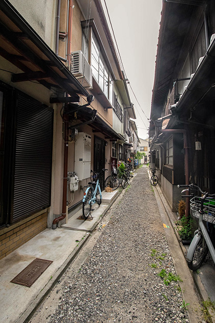 a nostalgic alley＿Retro Home to Enjoy Hobbies & Work (Chudoji-Maedacho, Shimogyo Ward)