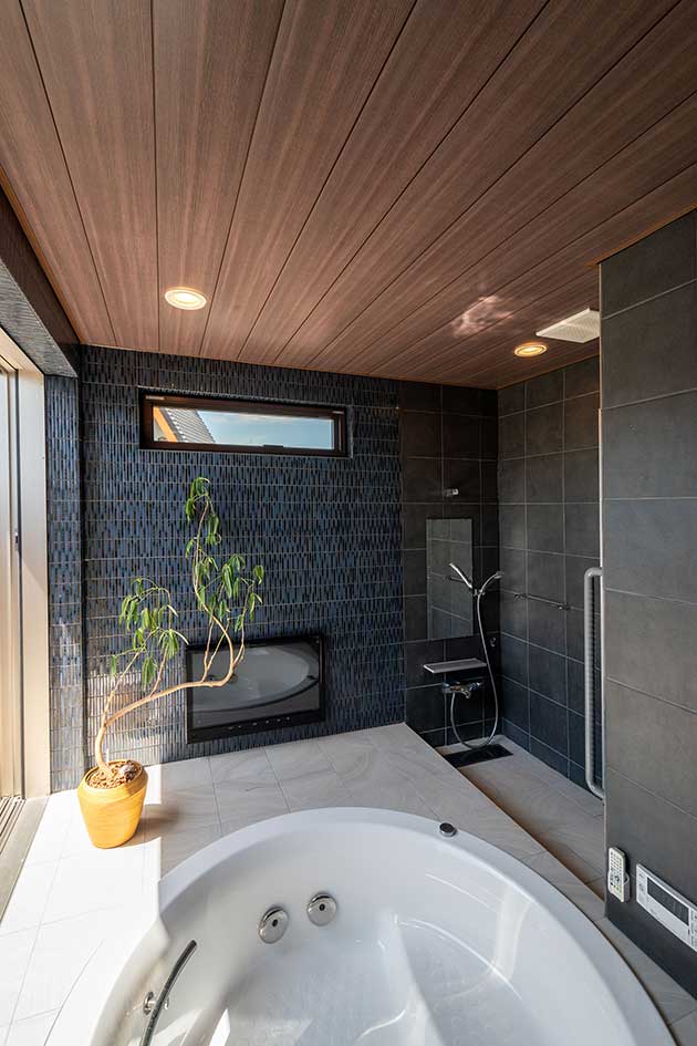 2F open-air jacuzzi
