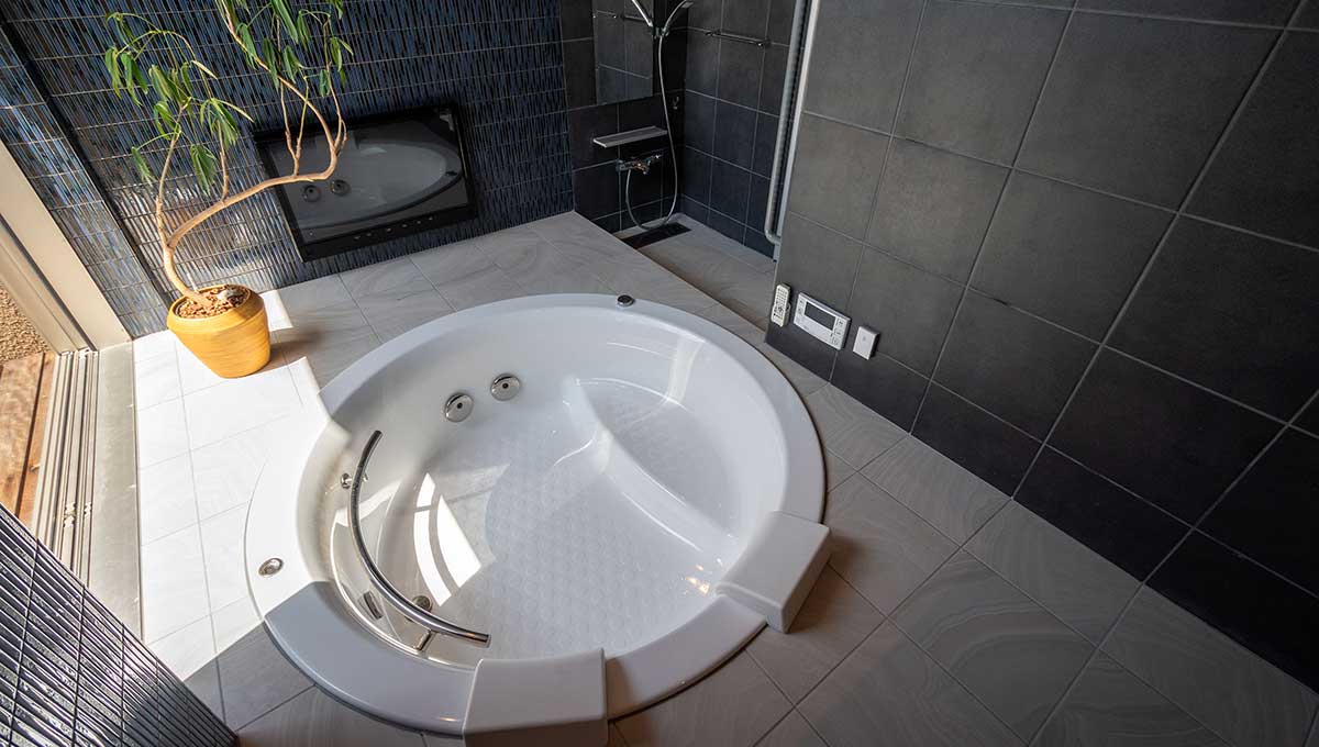 open-air jacuzzi