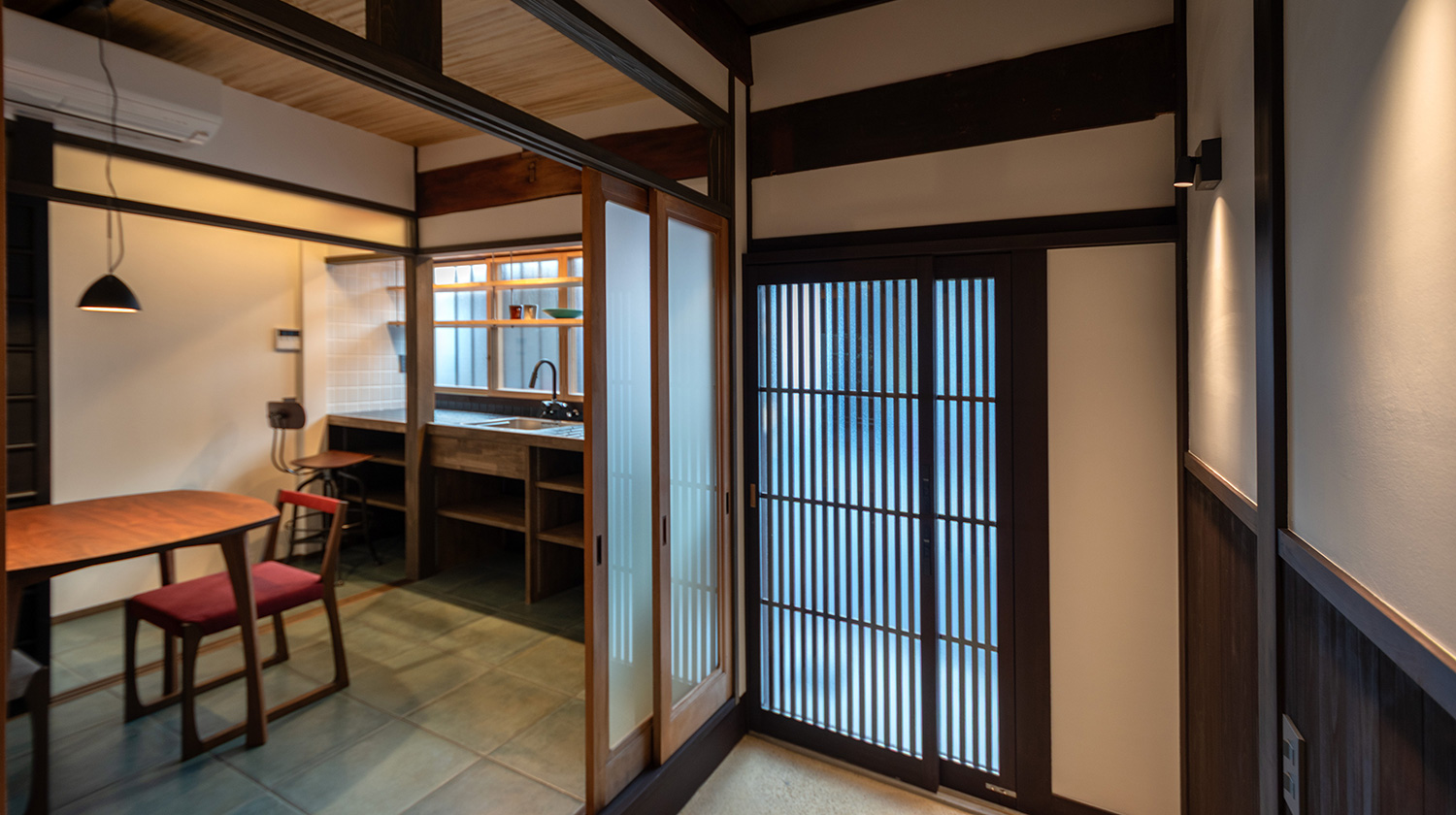 Entrance / Inner entryway