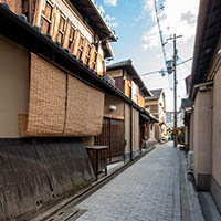 Alley Atmosphere (Near the Entrance)