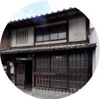 TSUSHI-NIKAI / House with Mezzanine