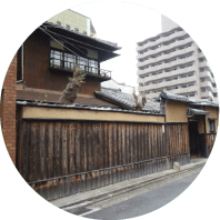 DAIBEI-ZUKURI / House widh Fence Wall