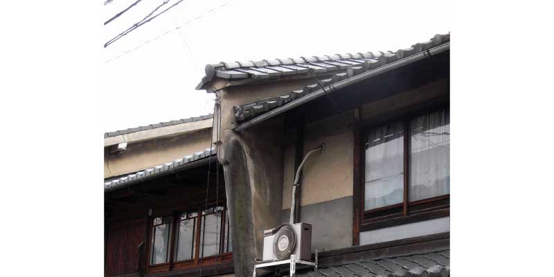 UDATSU / Boundary Wall with Roof