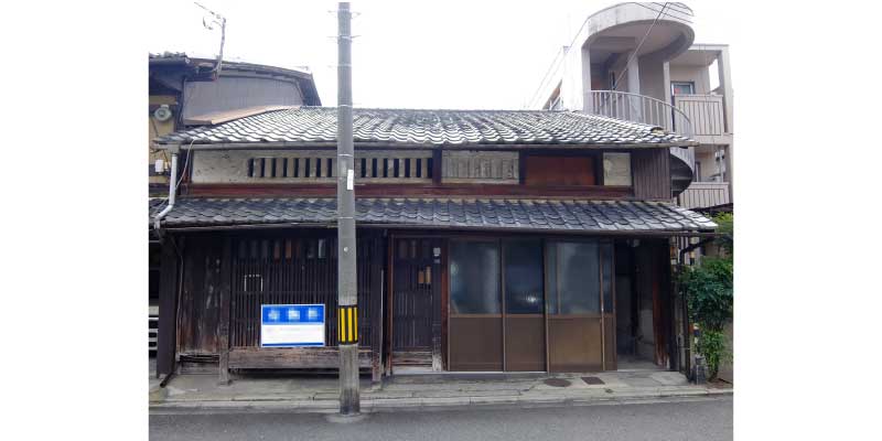 TSUSHI-NIKAI / House with Mezzanine