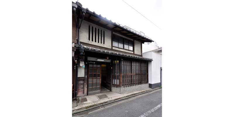 TSUSHI-NIKAI / House with Mezzanine