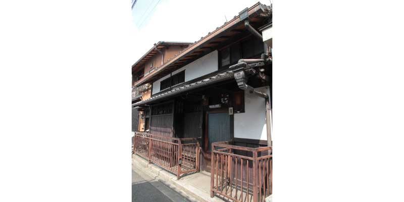 TSUSHI-NIKAI / House with Mezzanine