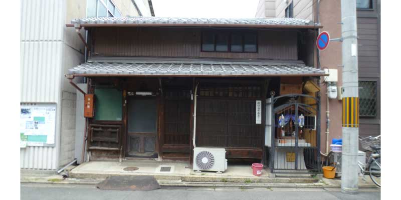 TSUSHI-NIKAI / House with Mezzanine