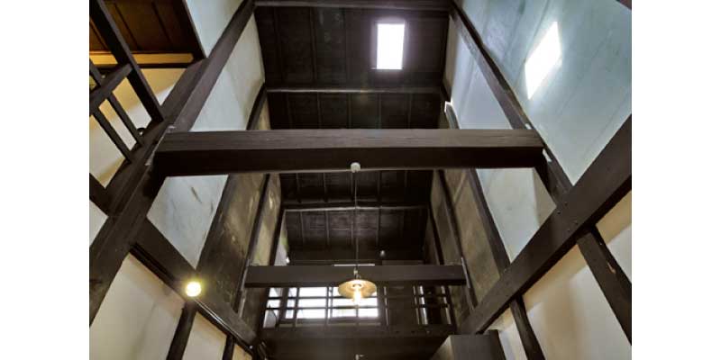 HIBUKURO / Double Hight Ceiling