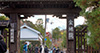 Originally, this temple was built in the Kitayama area around the end of the 14th to the early 15th century. It was then relocated to its current spot in 1605 by the monk Ishin Suden, who was a political advisor to Tokugawa Ieyasu. The temple offers numerous interesting sights, including not only the building but also the gardens and fusuma paintings. Having fewer visitors than other major tourist spots, this is a little known hidden tourist spot. 